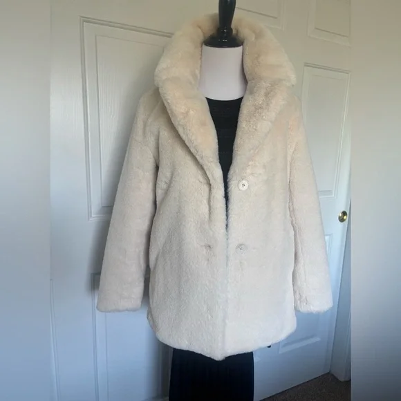 ***PRICE DROP*** NWT Banana Republic Cream Faux Fur Jacket - Picture 2 of 8